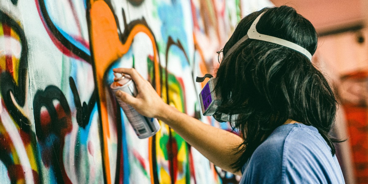 Por qué los artistas de graffiti usan pintura en spray