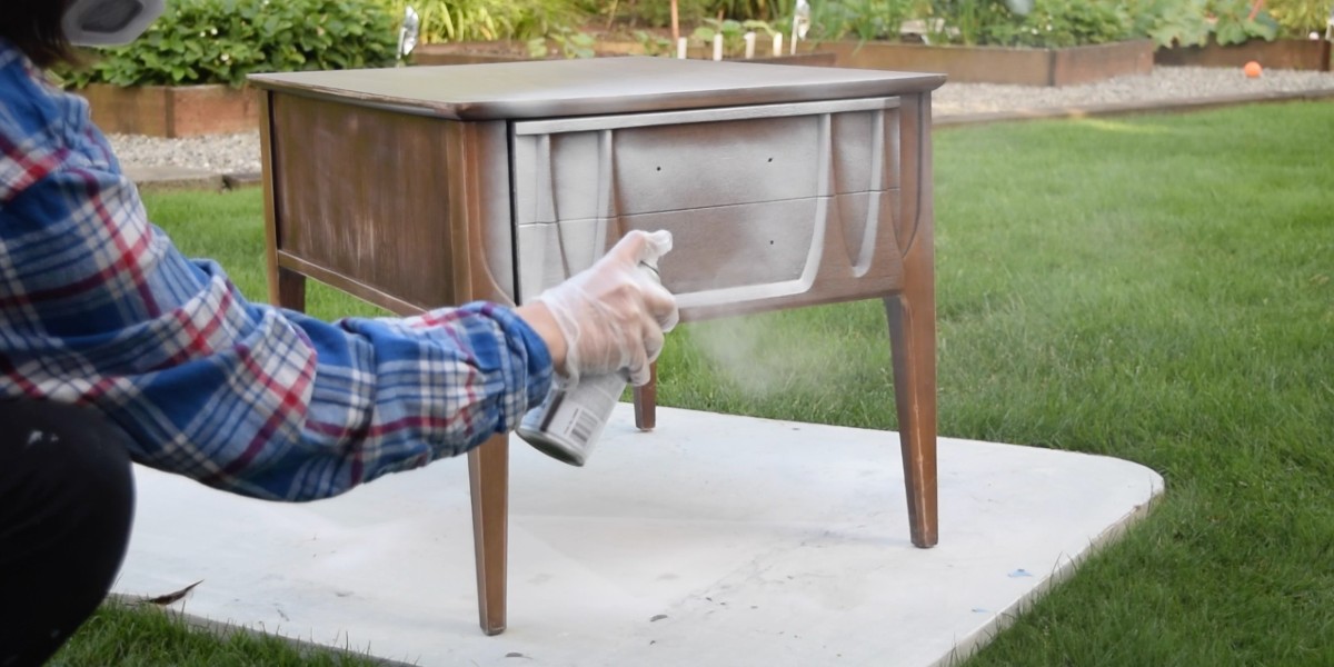 Puedes pintar muebles laminados con pintura de spray