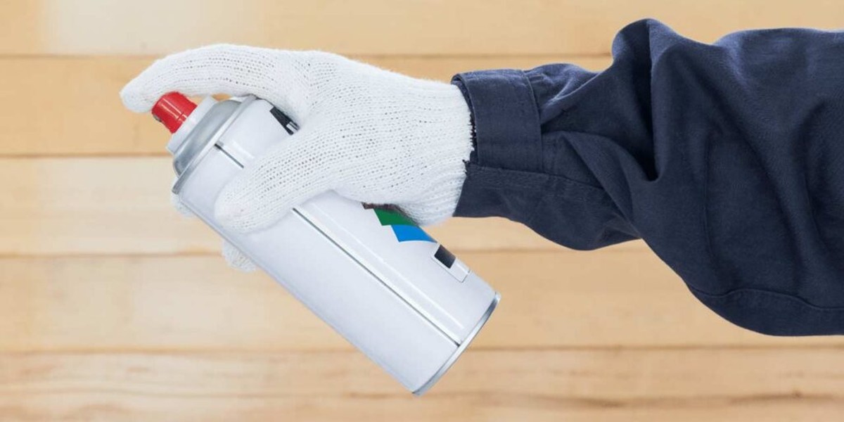 Puedes usar pintura en aerosol de rust-oleum en la madera