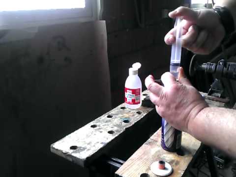jeringa para extraer la pintura de un bote de aerosol