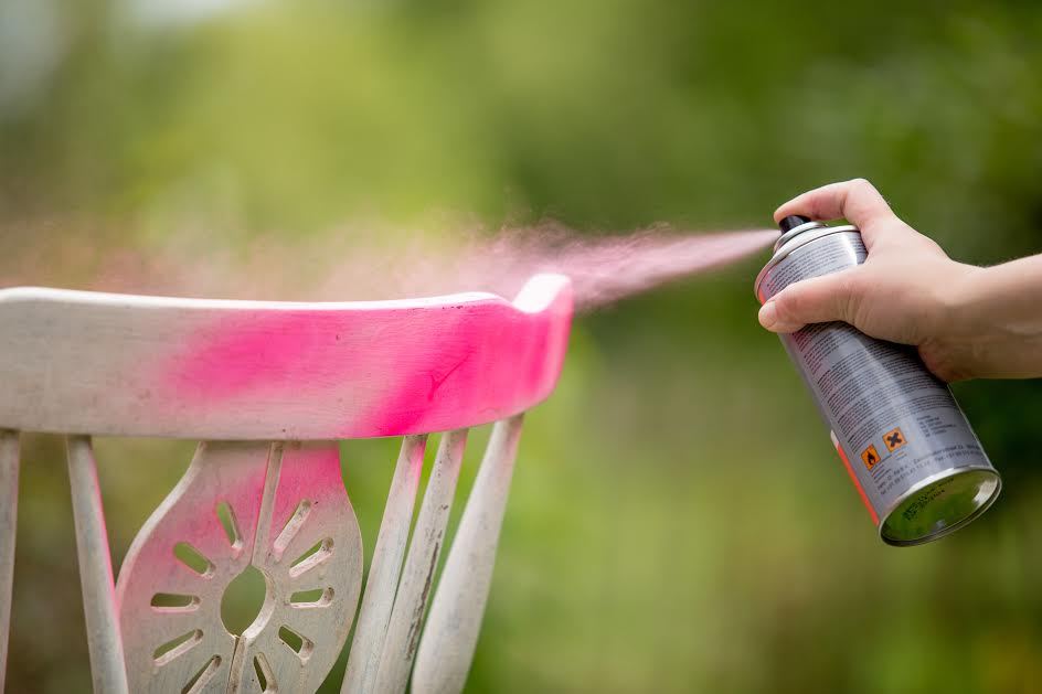 pintar con pintura en aerosol en exteriores para un secado más rápido